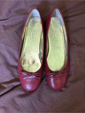 Takara Women's Cherry Red Leather Bow Flats